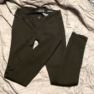 NWOT Hollister super-skinny low-rise jeans